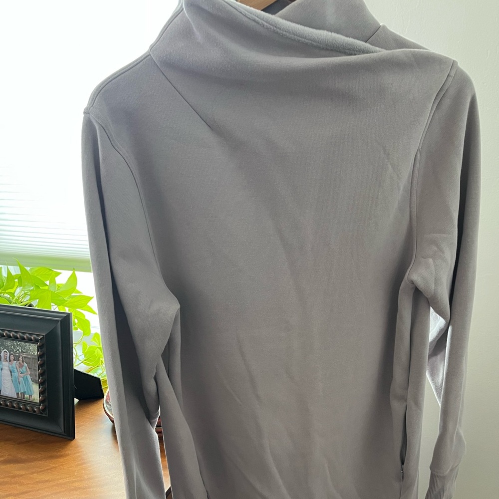 Athleta Heather Gray Fleece Pullover